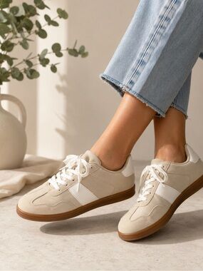 American Eagle Outfitters Beige and White Low-Top Sneakers Size 7